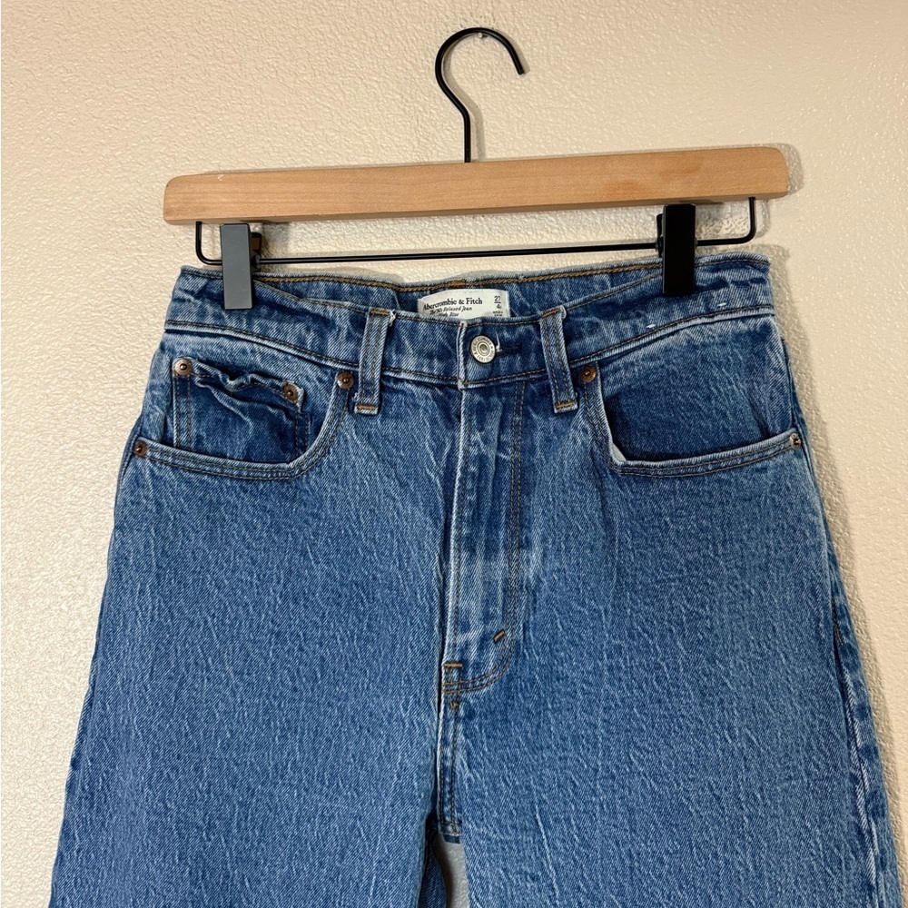 Abercrombie The 90’s Relaxed Jean High Rise 4 / 27 short - Picture 6 of 9